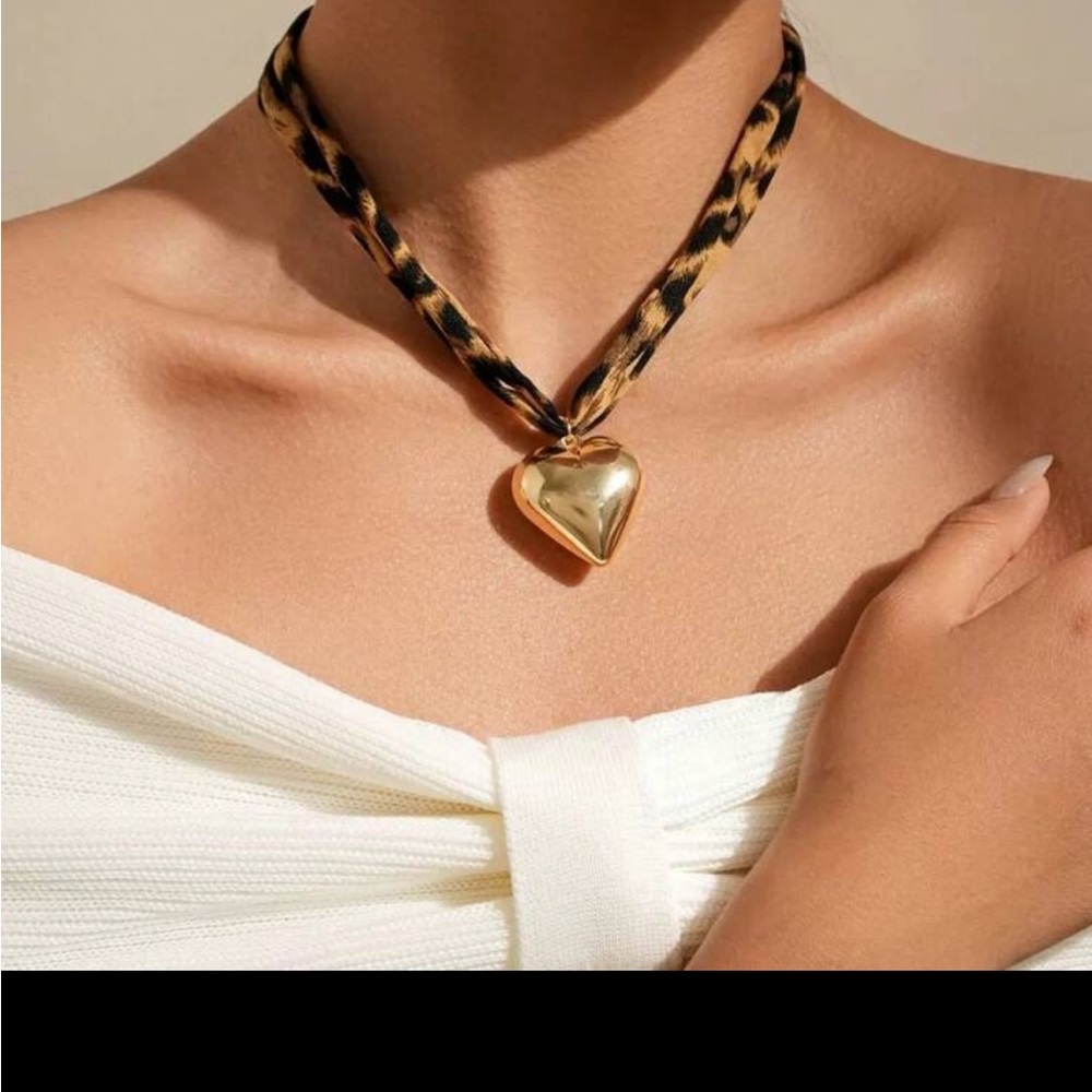 Gold Heart Pendant Necklace with Leopard Print Strap
